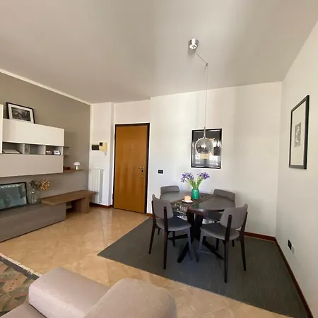 Bright Flat Prada District Milão