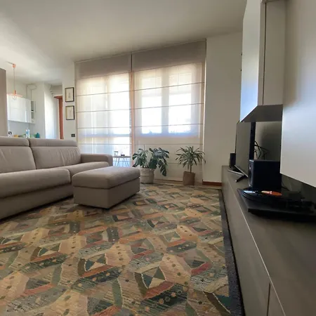 Bright Flat Prada District