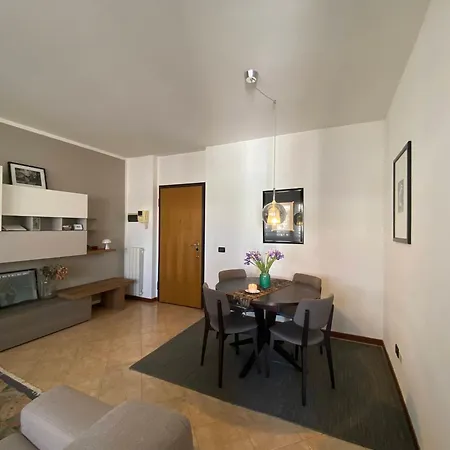 Bright Flat Prada District